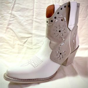 Dingo White Booties